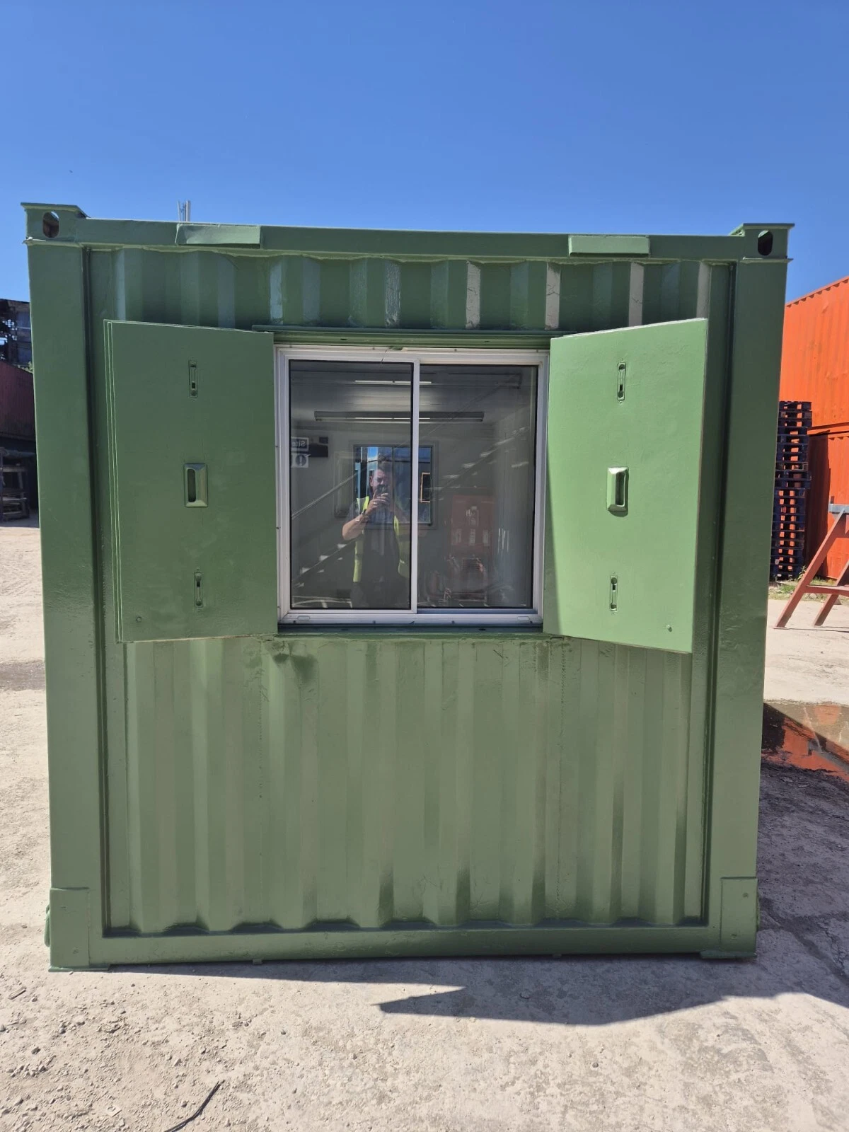 20 x 8 AV Open plan office green — view 5