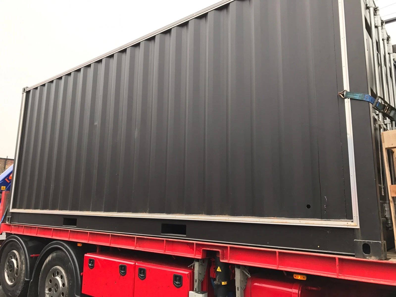 20ft Container With Glass Windows — view 2