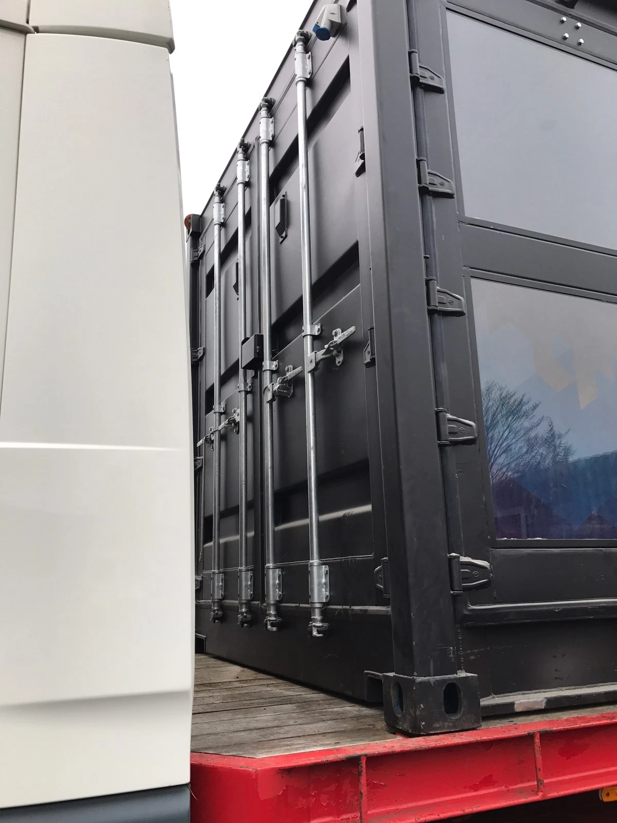 20ft Container With Glass Windows — view 4