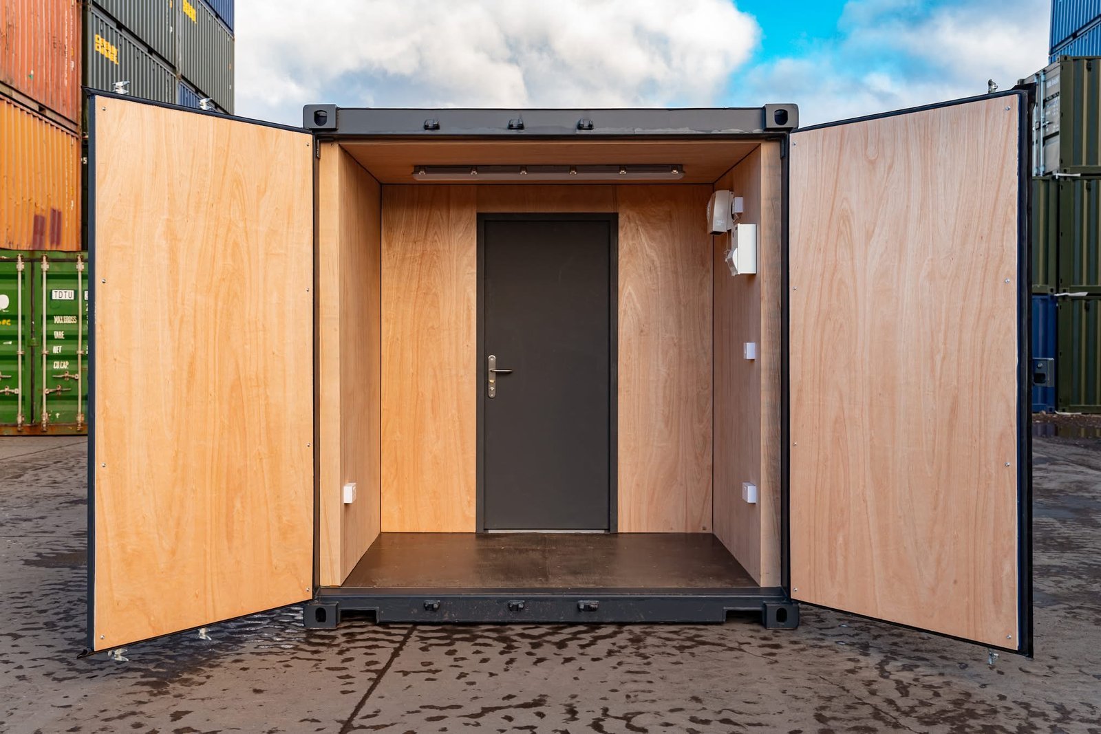 20ft Customised Container Kiosk – Fully Converted, Ready to Use — view 3
