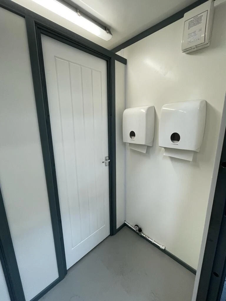 20ft x 8ft Shipping Container Toilet Block – Reading — view 6