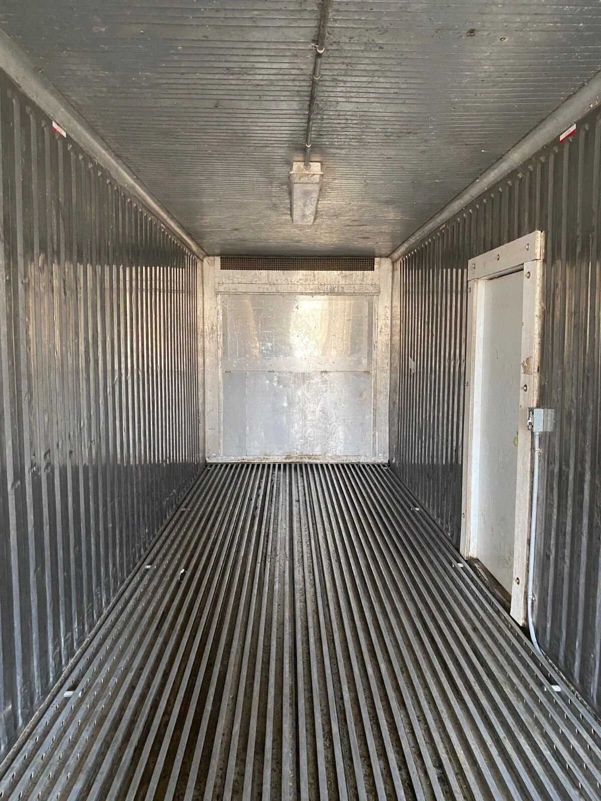 40ft Refrigerated Shipping Container – With Custom Side Door Access — view 5