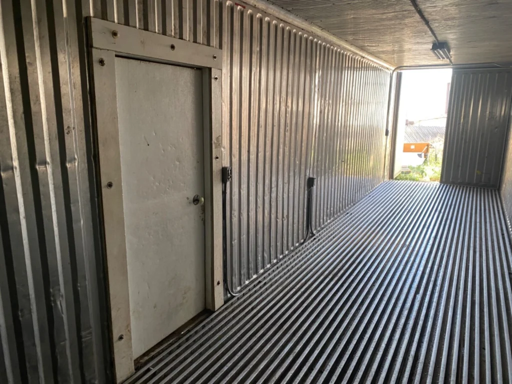 40ft Refrigerated Shipping Container – With Custom Side Door Access — view 6