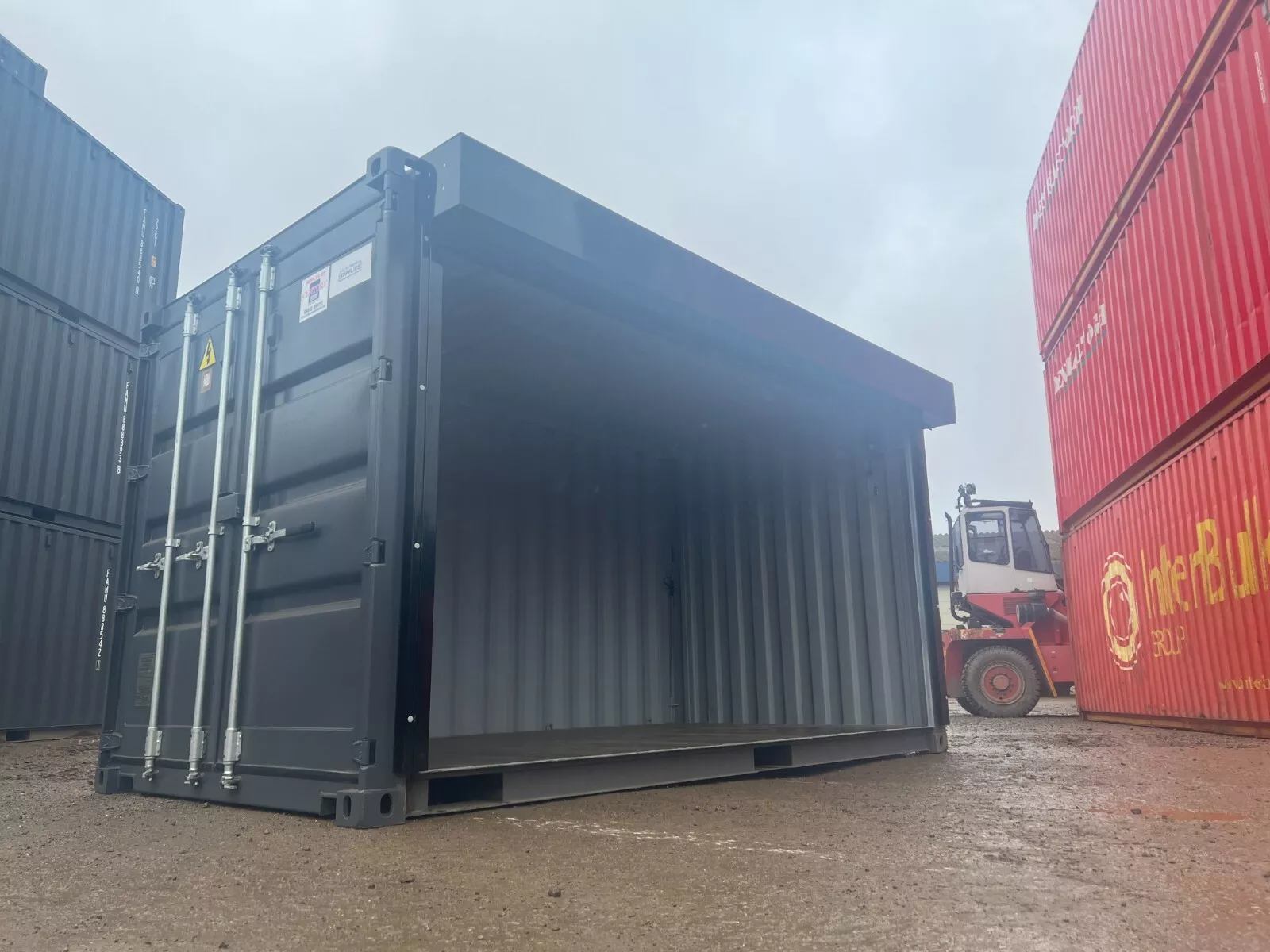 Shipping Container with Electrified Full Roll Up Side Opening — view 4